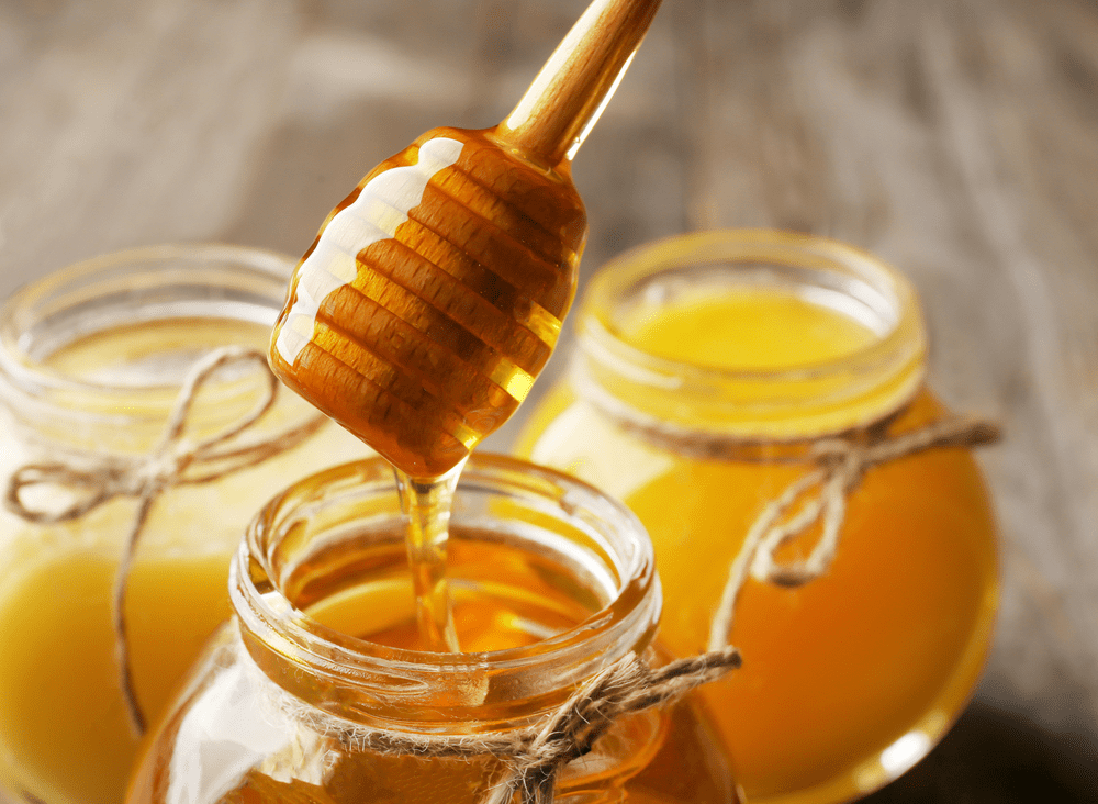 Honey to moisturize your face naturally